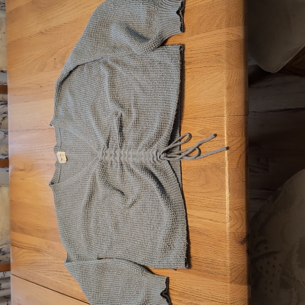 V-neck sweater with front pattern